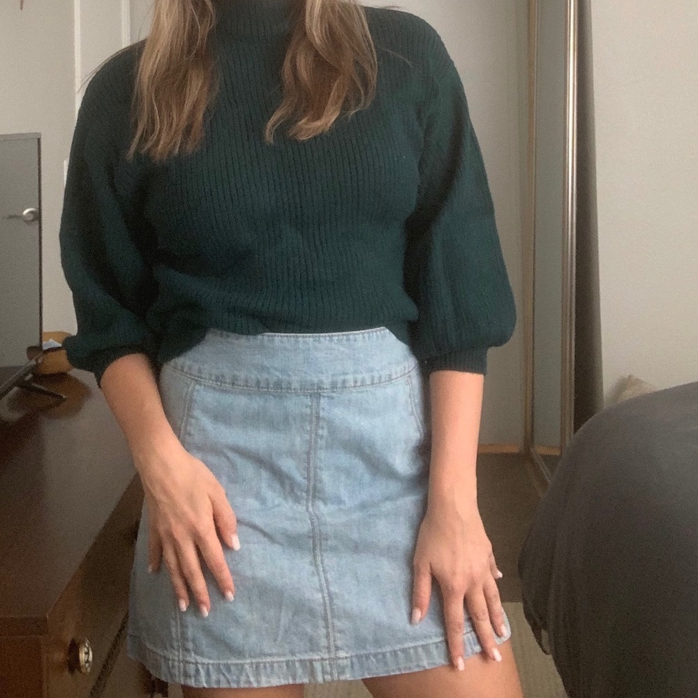 Mock neck puff sleeve green sweater